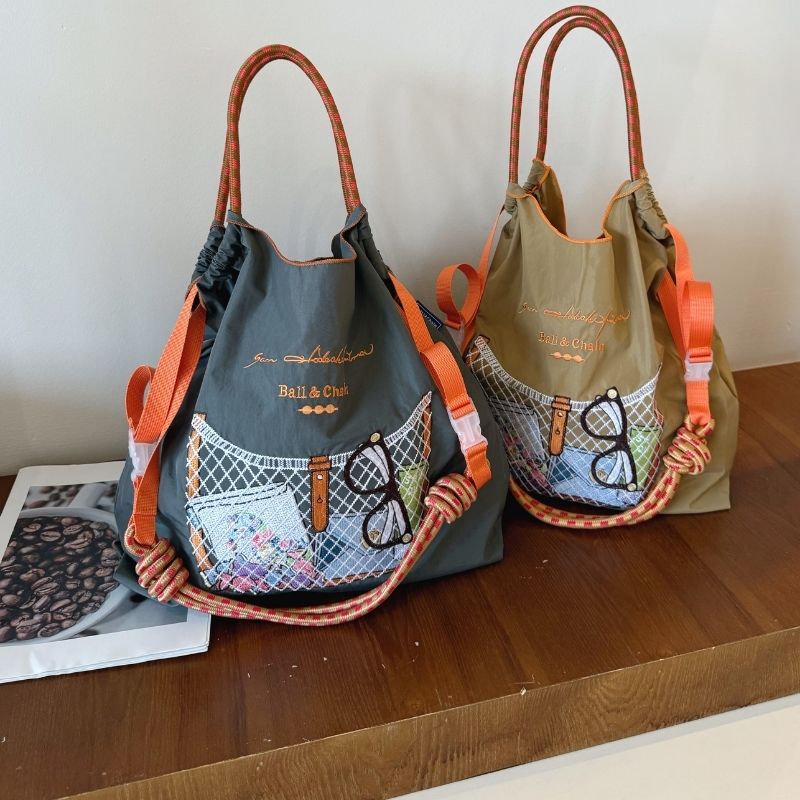 New Style Women's Shoulder Bag - Travel Accessories In Japan 评论和价格