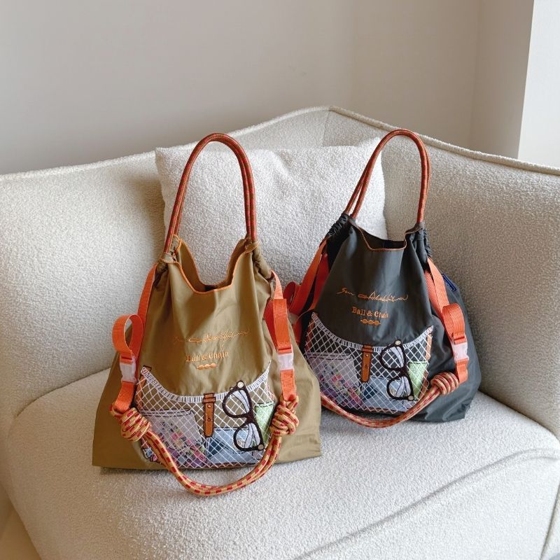 New Style Women's Shoulder Bag - Travel Accessories In Japan 评论和价格